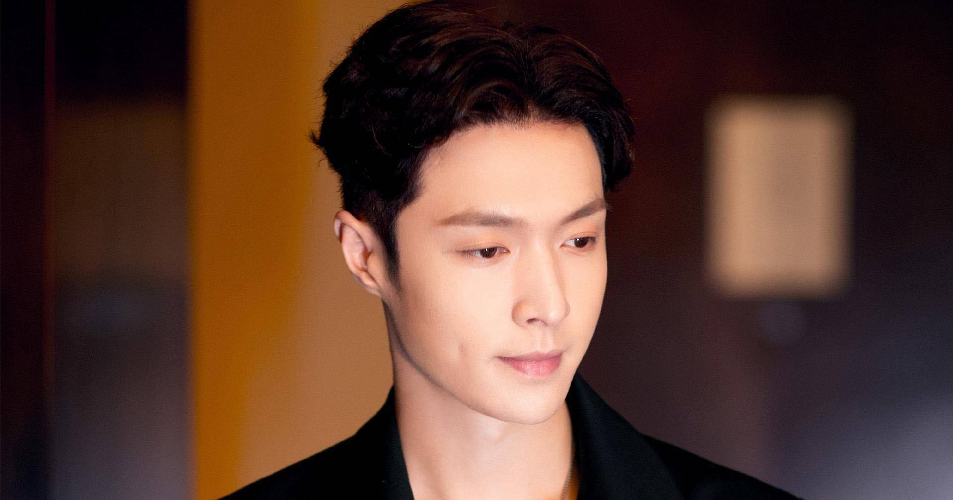 但已经好久没有参加exo的活动,更多的是独立发展,而团队中的都暻秀,金