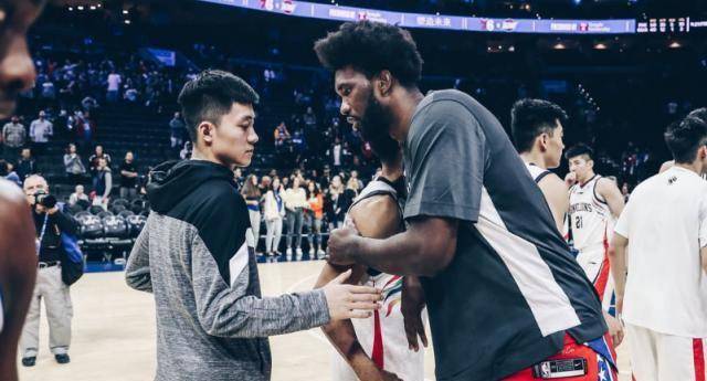 虽然仅仅只有两个字,但是我们却能感受到76人队想要传达的体育精神