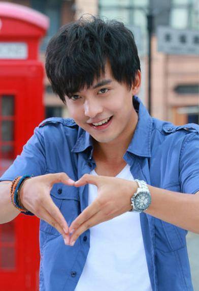 拍戏多年不温不火,今一岁半儿子继承父母大眼_李佳航_张伟_爱情