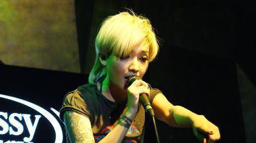 范晓萱的人生:打唇钉纹花臂,为爱割掉子宫,43岁过想要的生活_什么