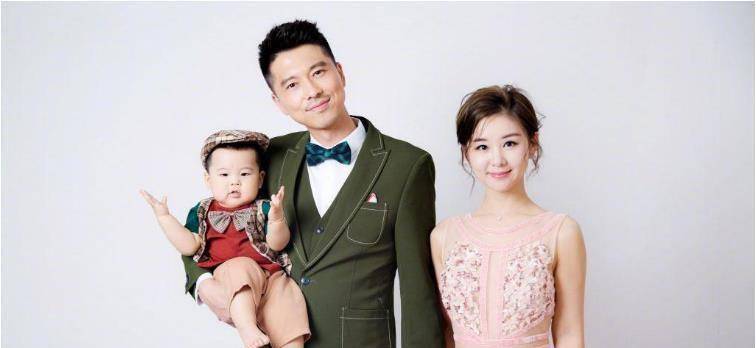 出道19年从不接吻戏,初吻留给老公,被称为"最干净的女星"_艺术_李晓峰
