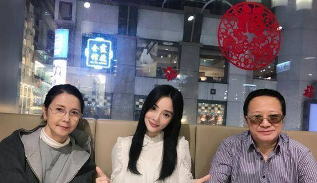 张伟欣的父亲是中国人,母亲为俄罗斯人,也就是说,她是中俄混血.