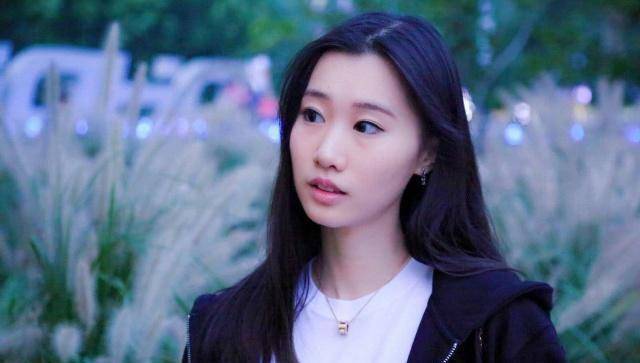 嫁给巩汉林儿子,如今27岁很美却被调侃长得像马蓉_黄一惠_巩天阔_网友