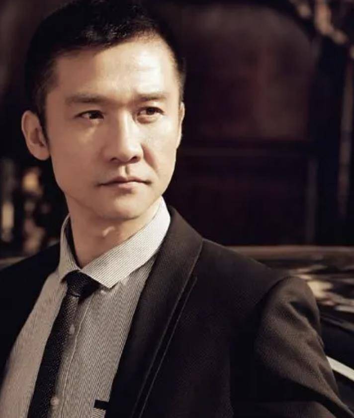 不发福,不油腻,颜值身材都在线的8位中年内地男星,真叔圈楷模_黄志忠