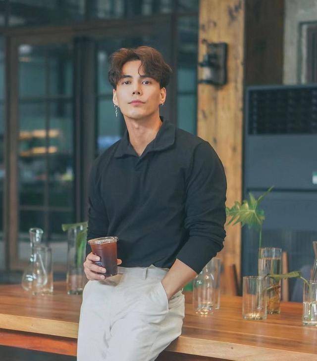 好帅气的肌肉男模,驾驭各种风格和造型,成功俘获人心!