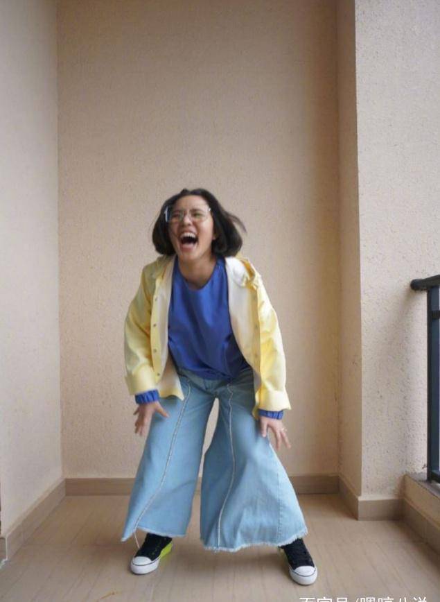 为了迎接女儿的到来谢依霖付出很多,怀孕期间肚子上长满妊娠纹,生产后