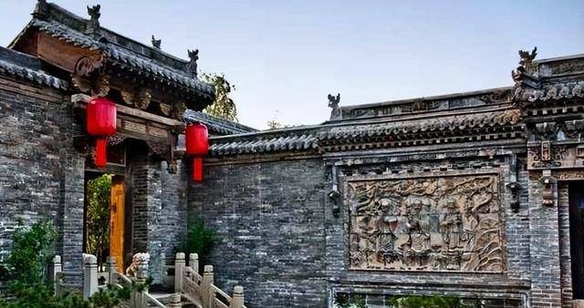 2019年乔家大院摘牌：一夜之间，1050平店面被腾退，服务员大换血
