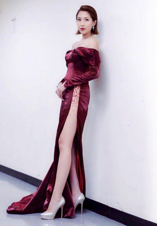 事实上,陈敏之的荧幕形象也的确是靠卖弄性感为主,《法网狙击》秀湿身