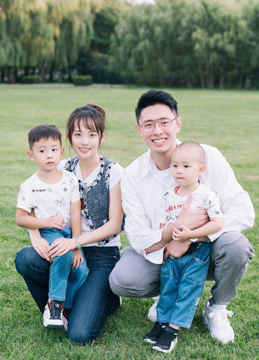 结婚8年,生了2个儿子,却只能管婆婆叫阿姨,张嘉倪为何如此卑微_因为
