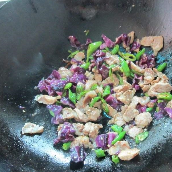 这菜是女人的"活力菜",很多人只会凉拌,其实炒肉最好吃!