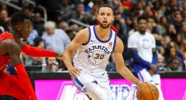 今日库里被麦基误伤后导致左膝受伤,希望无碍_比赛_碰撞_状态