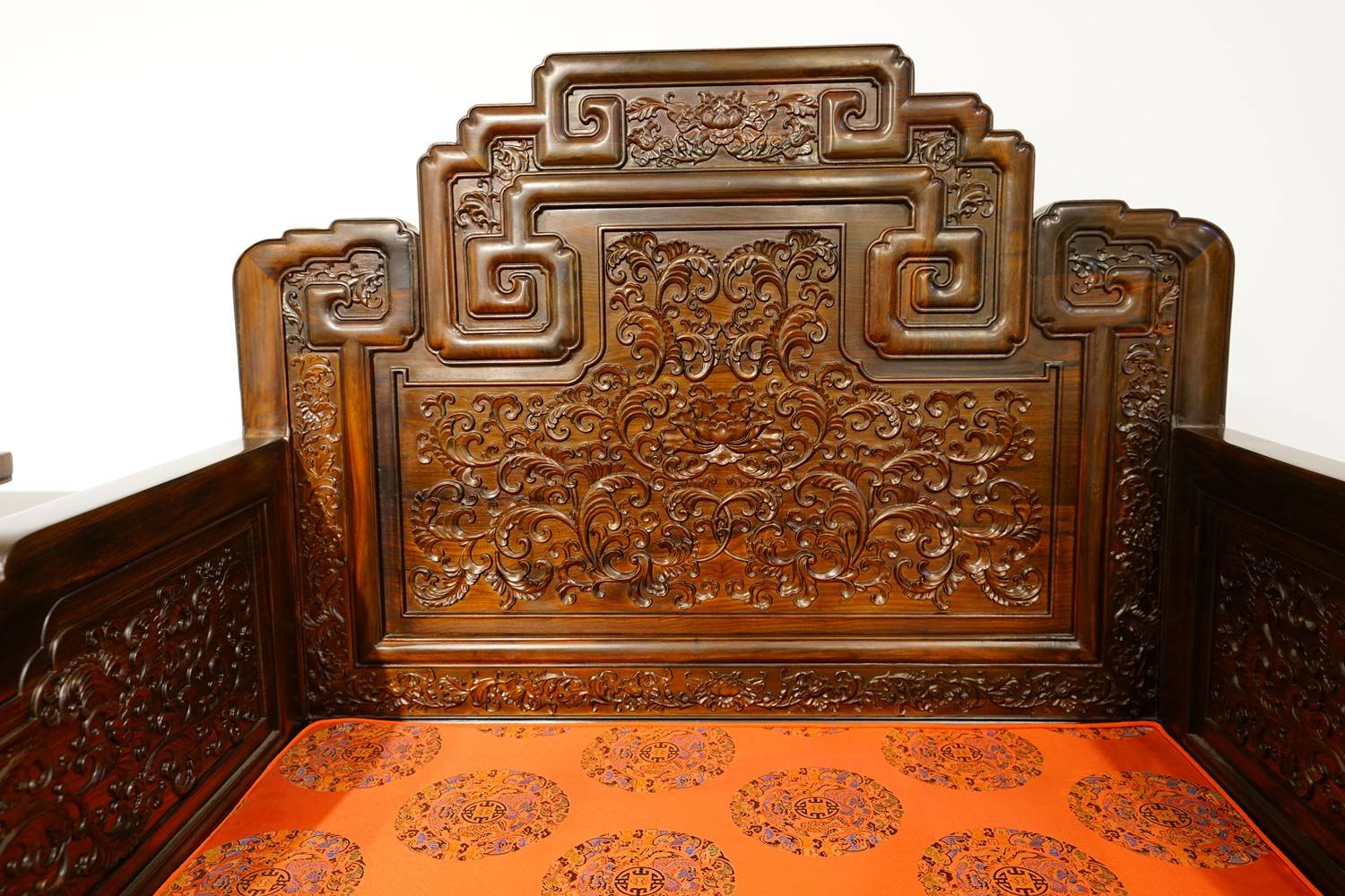 臻匠红木:红木家具常见的雕刻几何图案及寓意