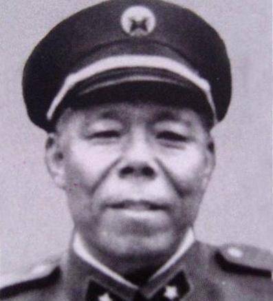 1955年,34岁的刘广桐被授予上校军衔.