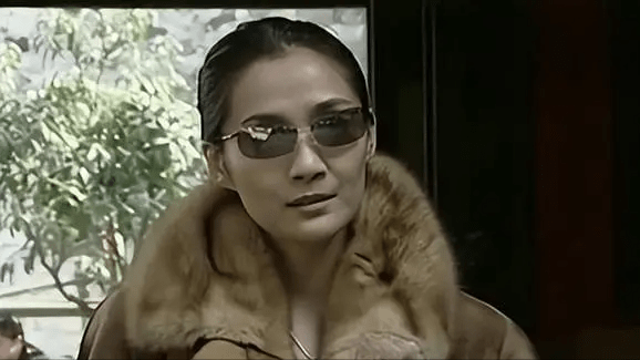 凭借获奖影视犯罪侦查反腐剧《英雄无悔》和《西部警察》获得提名.