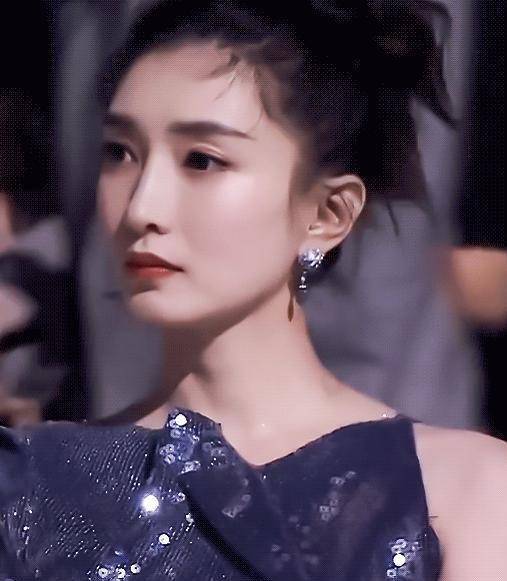 江疏影穿星光人鱼裙,艳压全场女明星就靠皮肤白!
