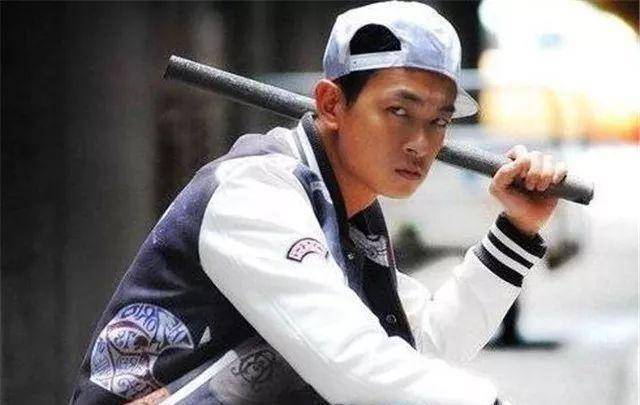 香港影坛四大山鸡,第二位曾被周星驰剃头,第三位是小混混专业户_宋本