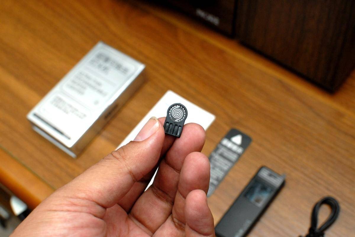 不管你抽不抽烟,这款超薄可换丝充电打火机必须得有