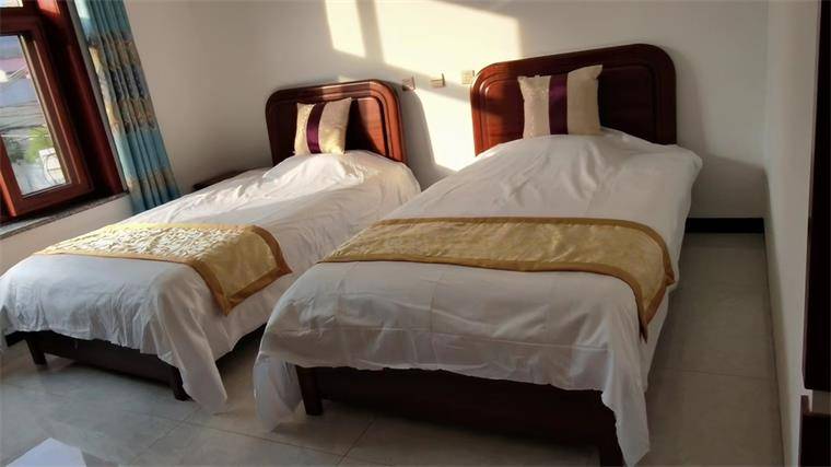 北京延庆龙庆峡夷舆城民宿,院内就有菜地,蔬菜都吃现摘的!