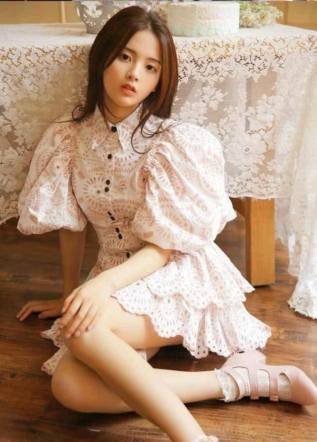 杨超越的身材比例还是挺不错的.