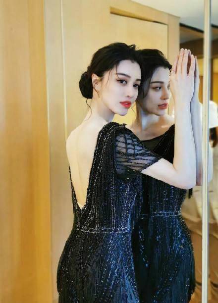 刘翔前妻亮相红毯,一袭白裙宛若天仙,网友惊呼:难怪4个月结婚_葛天