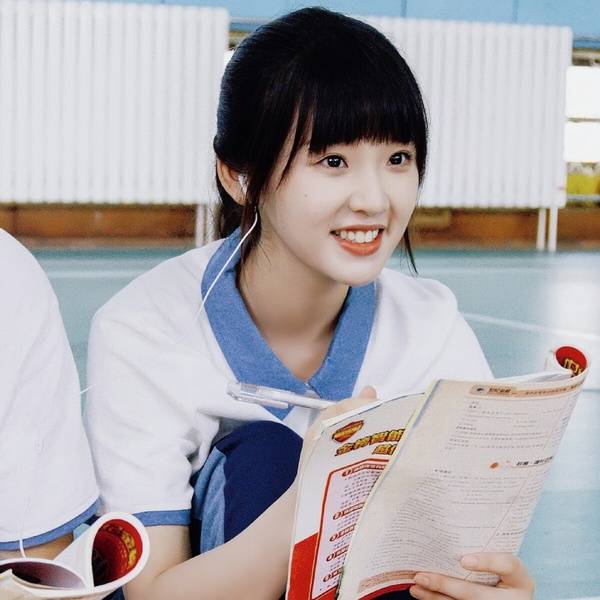 张淼怡被说很像林依晨 唐艺昕,笑容自然可爱,她的甜是真甜!