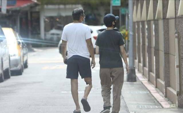 桂纶镁:与大17岁男友约会,并肩散步像父女,相恋18年未婚未孕_戴立忍