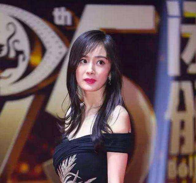 杨幂最新亮相无ps网友:被小屏幕欺骗多年_感觉_对比_荧幕