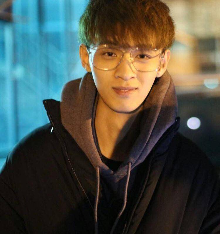 秦霄贤是"富二代"?