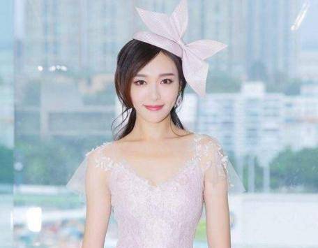 唐嫣的事业可以说发展得很出色,自己也是成立了公司团队,为了可以刚好