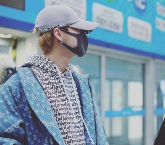 鹿晗飞奔欧洲拍跑男,他的一档新节目也将跟观众见面,加油!