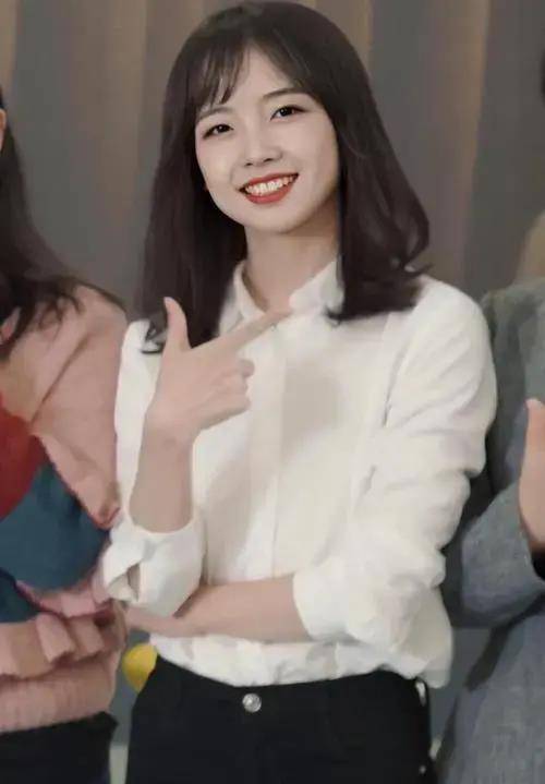 王冰冰被誉为"初恋脸",她的笑容为何如此治愈?_电视_印象_年轻人