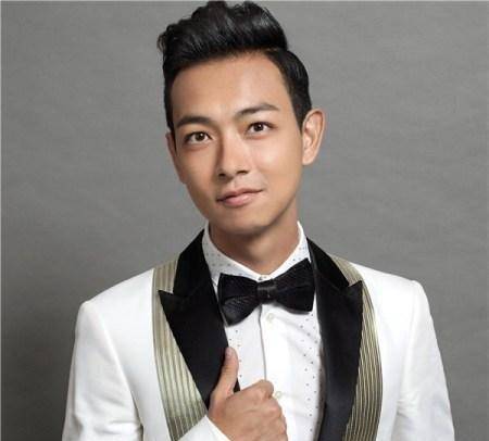 他很帅气而且有名气,但老婆却是路人脸,结婚来了半个娱乐圈_梁烈唯