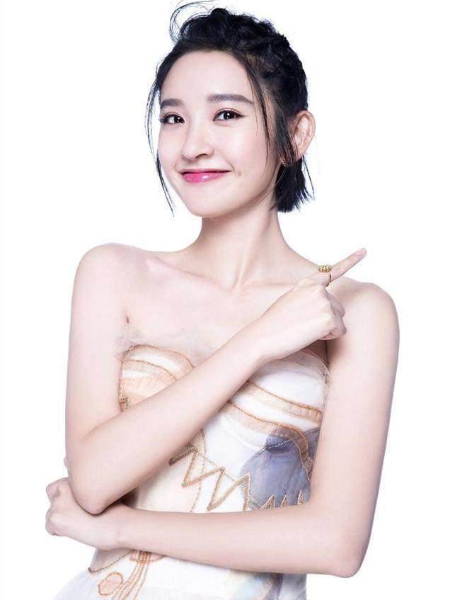 同样的季节,唐艺昕和杨蓉的打扮,你喜欢哪种风格?_穿着_穿法_个性