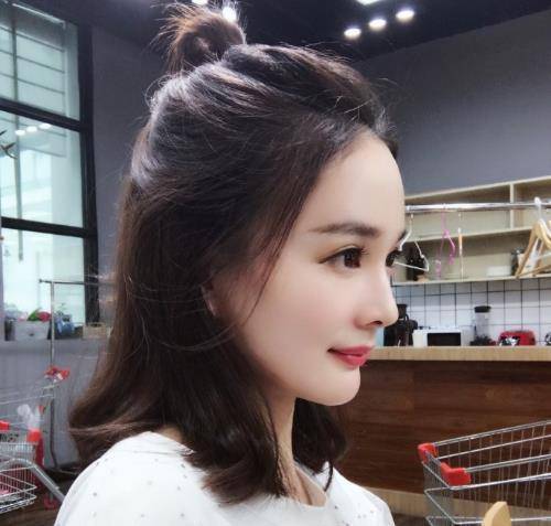 杨幂替身晒近照,青春水嫩,丝毫不输本尊!_卓亨瑜_长相_桃花