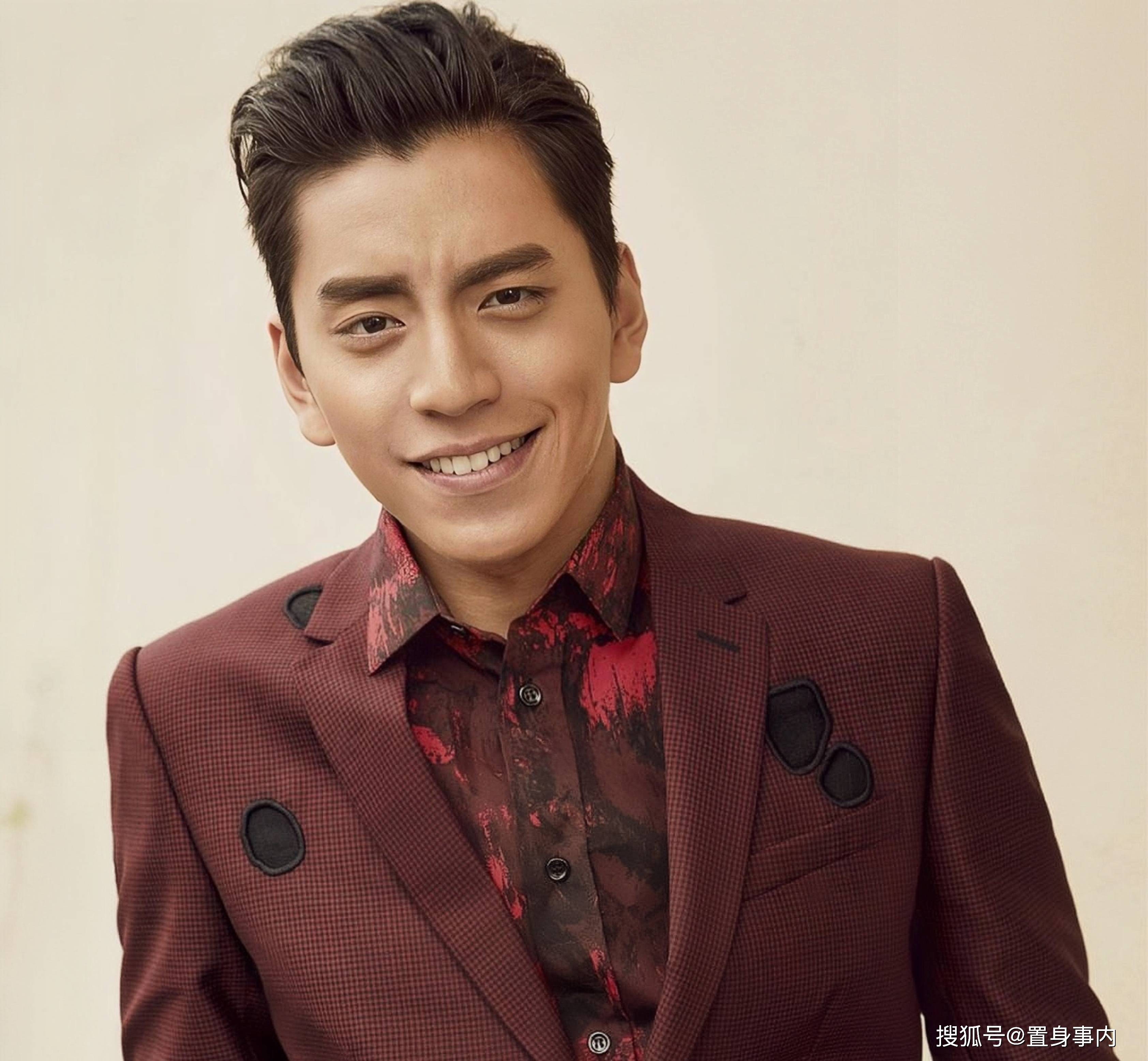 内娱新晋"油物":拔罐吻,邪魅笑,喝水也耍帅,真"油"你们的_杨洋_邢昭林