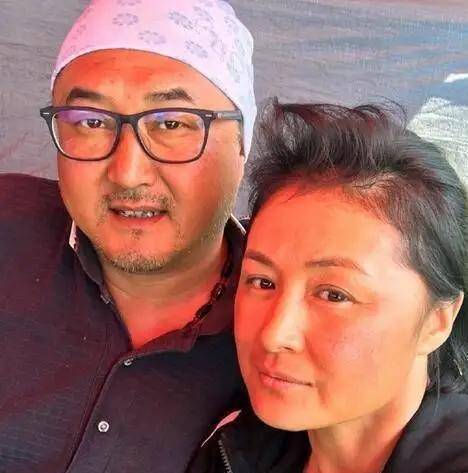 对谢大脚的家人更是关爱有加,对他的残疾小舅子直接当儿子养.