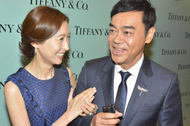 影界好男人刘青云,从默默无名到成巨星,结婚20年恩爱如初_许志安_老婆