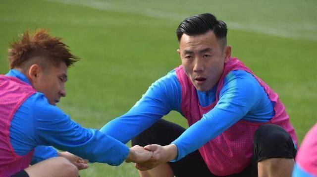 31岁悍将仍是后防核心,贝尼特斯爱将之一_李建滨_比赛_大连