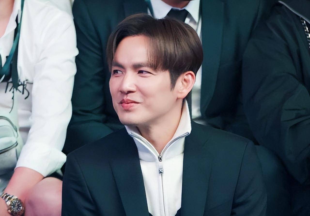 49岁钟汉良疑因整容失败,模样大变认不出,又黑又瘦老了不止十岁_演艺