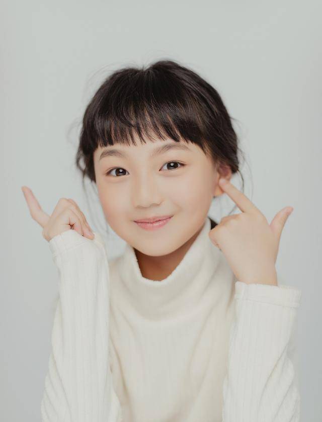 越长大越漂亮,小山竹近照美得不像话,邓伦看了也要被闺女美到_女儿