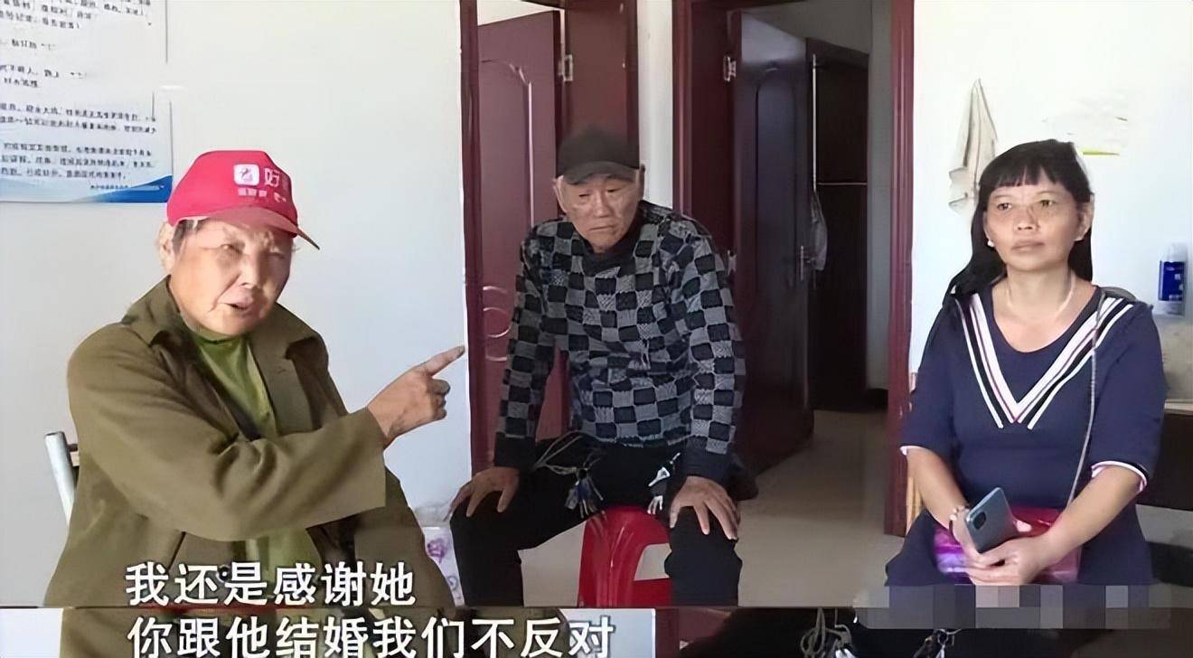 高龄大妈:不顾反对与小26岁男成婚,婚后3月大妈受不了将他赶走_张丽华