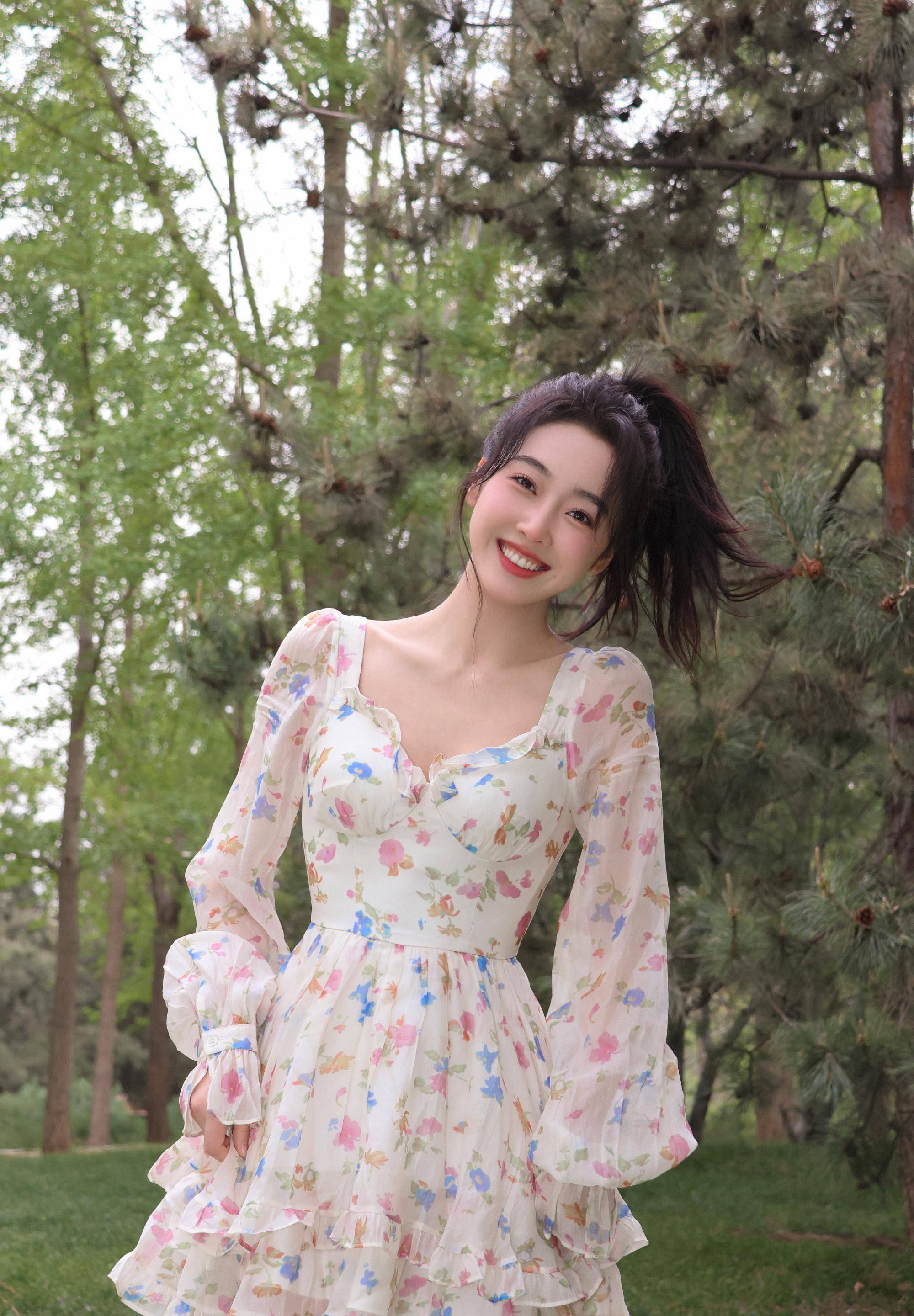 宣璐街拍,jk裙显得年轻迷人,仙女裙浪漫甜美_连衣裙_时尚_组合