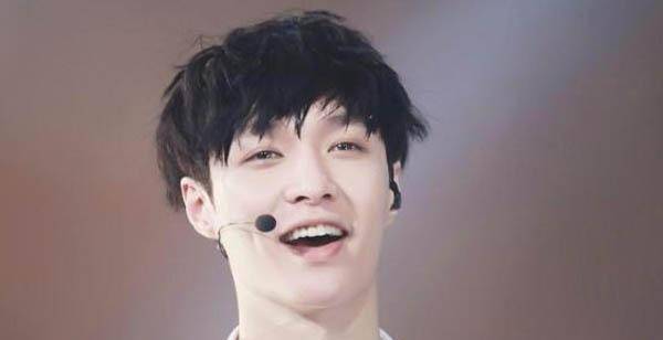 张艺兴陈立农在节目相遇,师徒感慨时间太快,流行语竟成两位考核主题