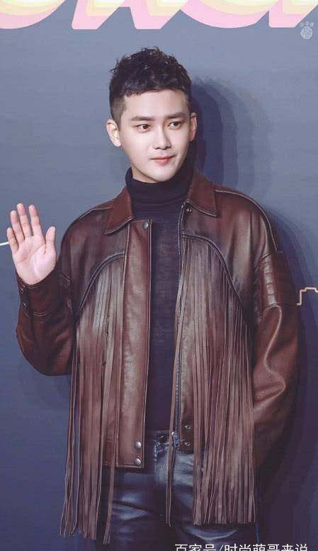 首先看熊梓淇的发型,真的好有个性,也是蛮流行的,就是在头发的一侧