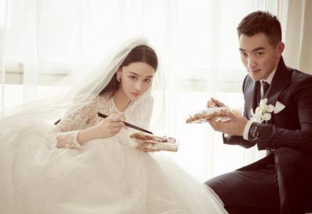 张馨予在家直播,无意中的镜头暴露"夫妻感情",这下瞒不住了!