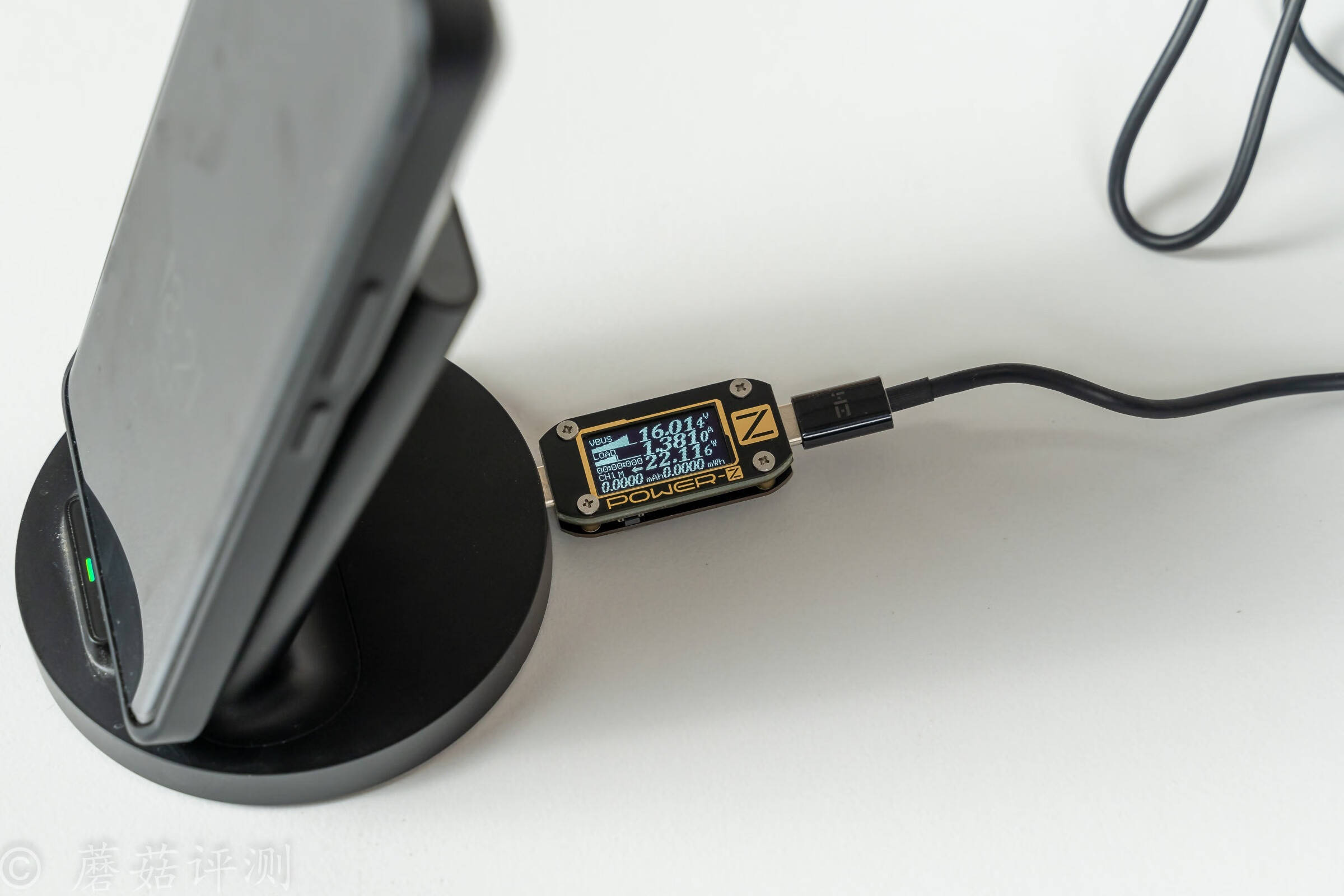 非常适合搭配高功率无线充电器,zmi紫米45w usb-c充电器 评测_电压