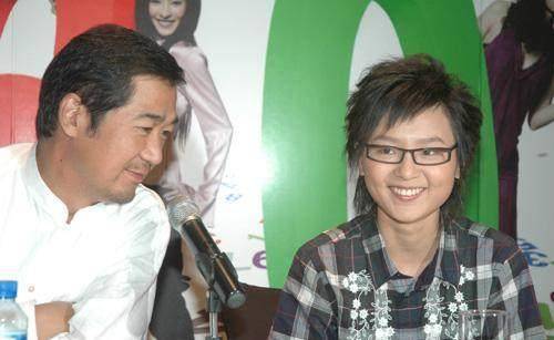 张国立两个干女儿:一个其貌不扬却很火,一个很美却红不起来_周笔畅