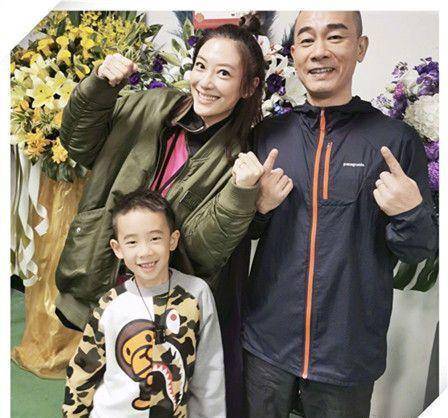 应采儿诞下二胎儿子,一家四口超幸福,jasper开心到飞起_陈小春_网友