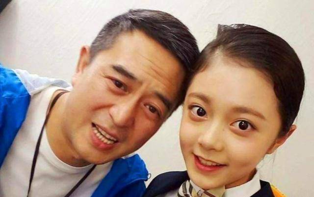 演张嘉译女儿的4位女演员,已红了3位,为何唯独她还不红?