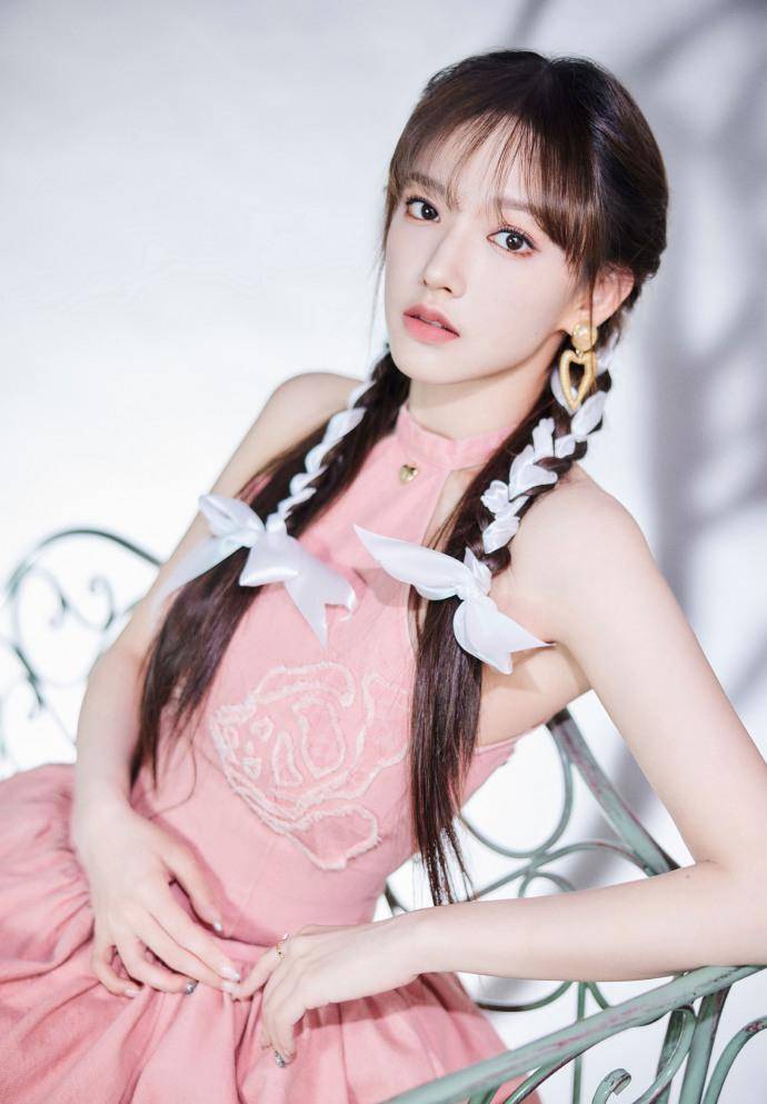 程潇在摄影室惊艳亮相!